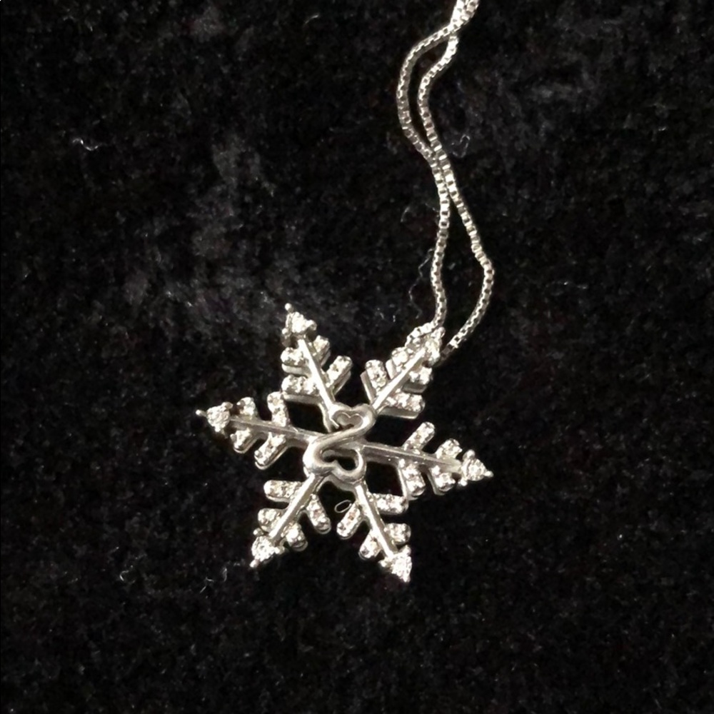 Kay jewelers open hearts snowflake necklace